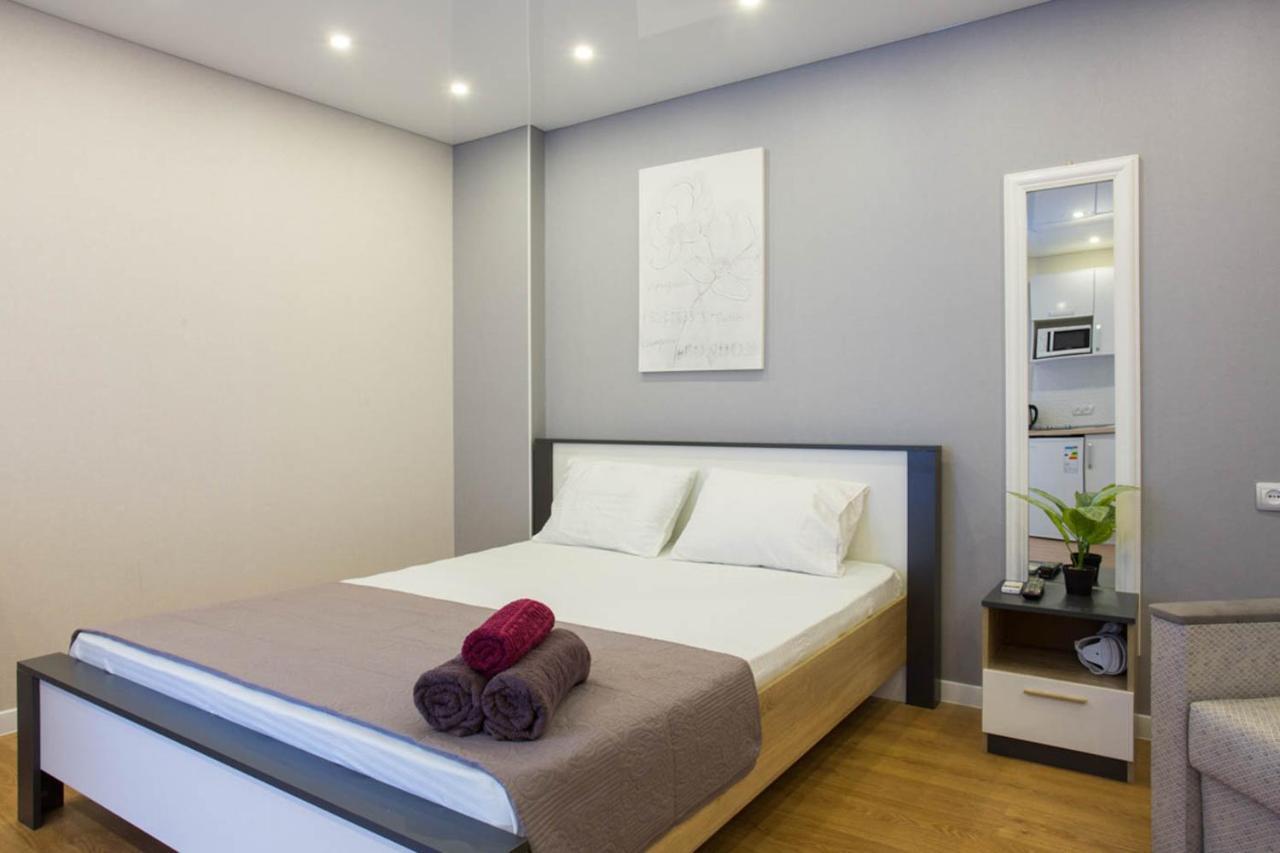 Studio Near Metro Yaroslava Mudroho, Universytet - Mykoly Khvylovoho Str 5-3 Charkiv Esterno foto