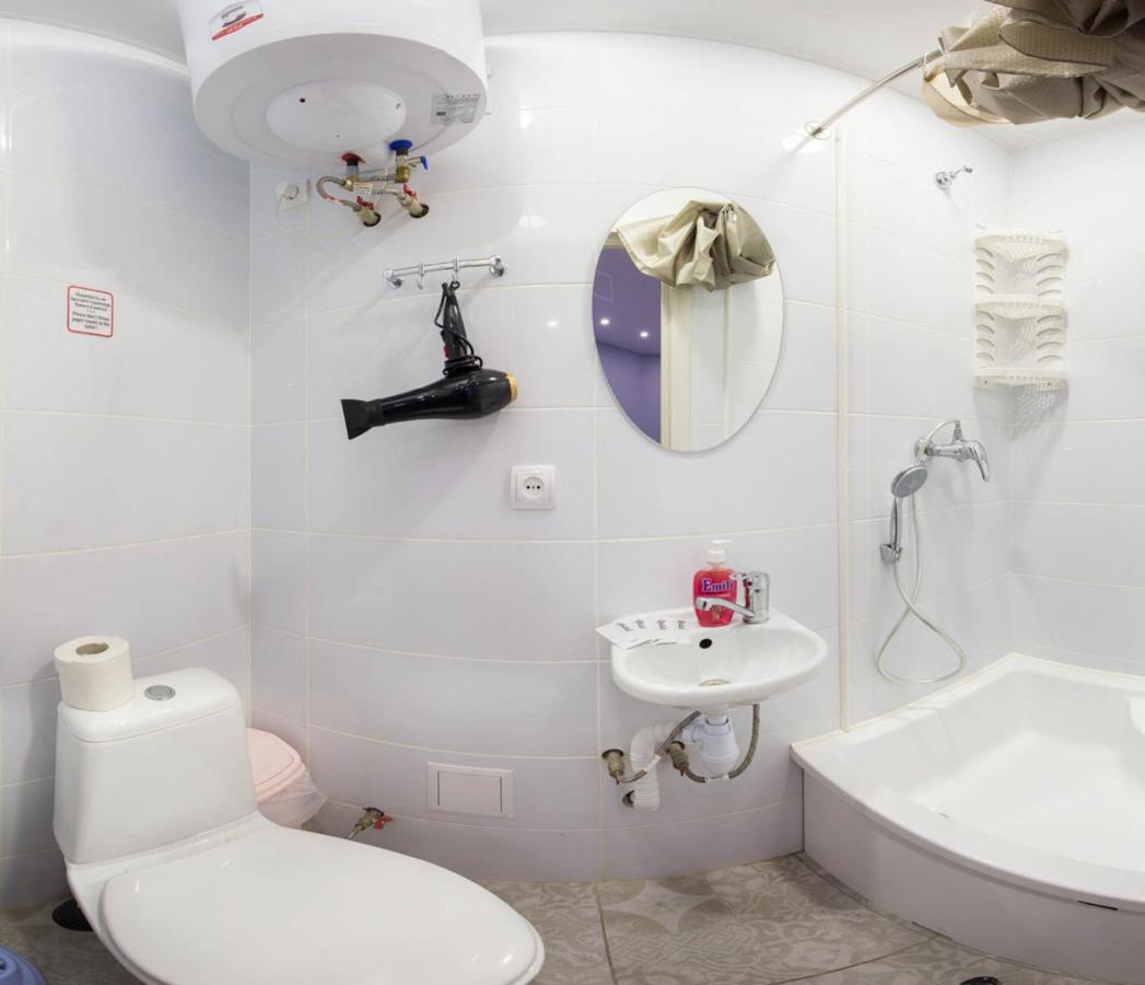 Studio Near Metro Yaroslava Mudroho, Universytet - Mykoly Khvylovoho Str 5-3 Charkiv Esterno foto