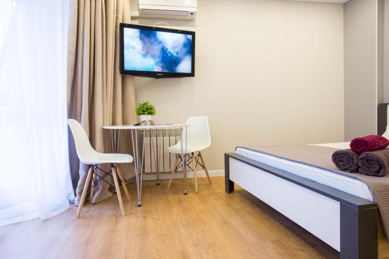 Studio Near Metro Yaroslava Mudroho, Universytet - Mykoly Khvylovoho Str 5-3 Charkiv Esterno foto