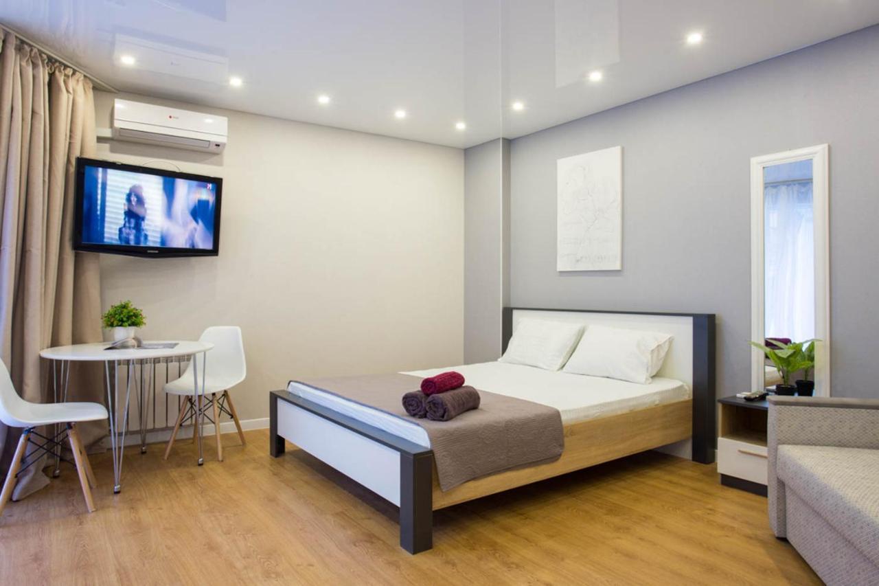 Studio Near Metro Yaroslava Mudroho, Universytet - Mykoly Khvylovoho Str 5-3 Charkiv Esterno foto