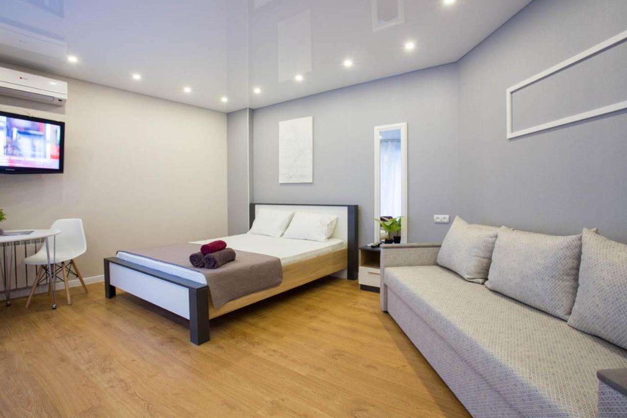 Studio Near Metro Yaroslava Mudroho, Universytet - Mykoly Khvylovoho Str 5-3 Charkiv Esterno foto